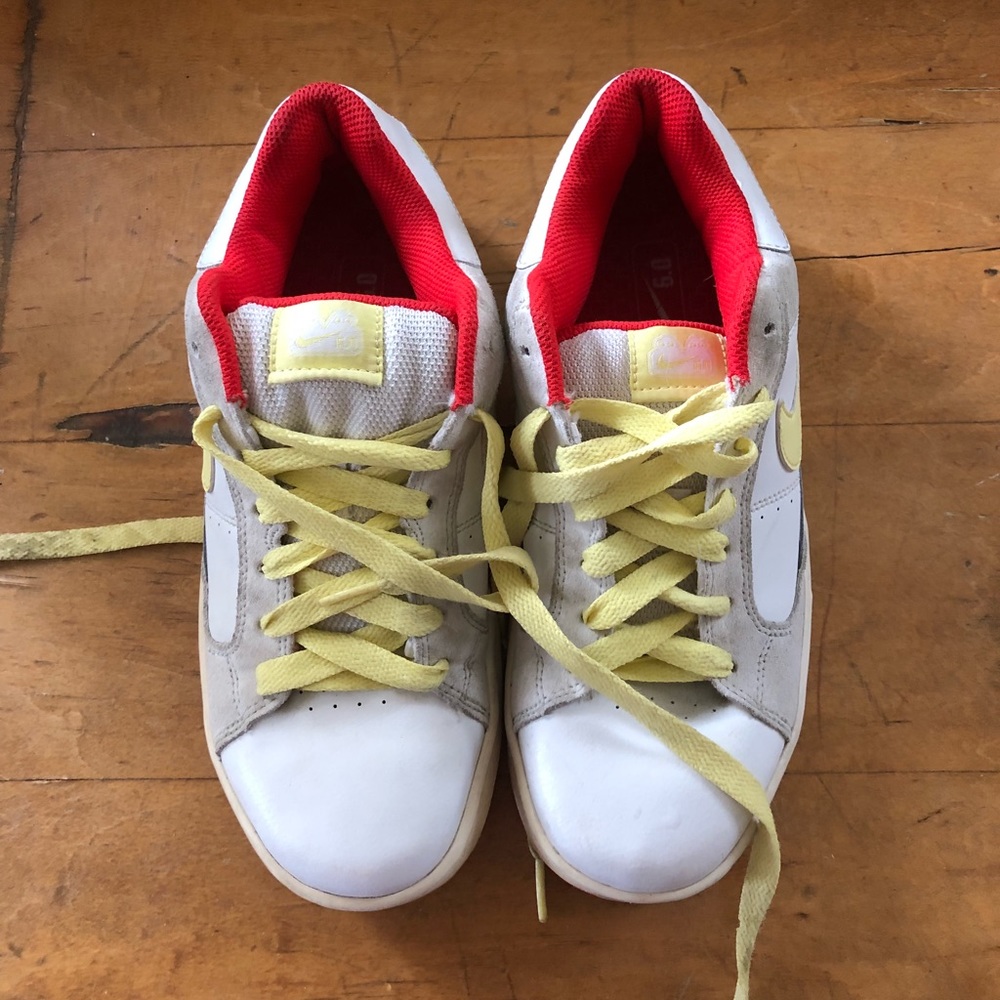 rare white nike shoes, women’s size 9